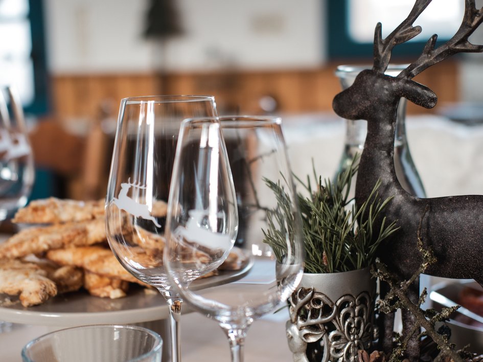 Event calendar 2026 Christmas table setting with glasses, cookies, and reindeer decoration