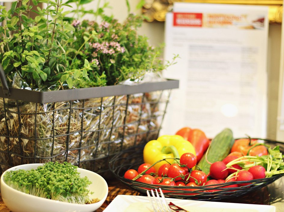Guesthouse in Parsberg: A salute to great taste Basket with fresh herbs and vegetables on a table