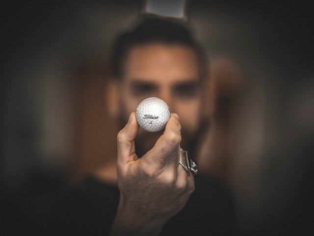 Romantik Hotel Hirschen: picture gallery Man holding a Titleist golf ball close to the camera