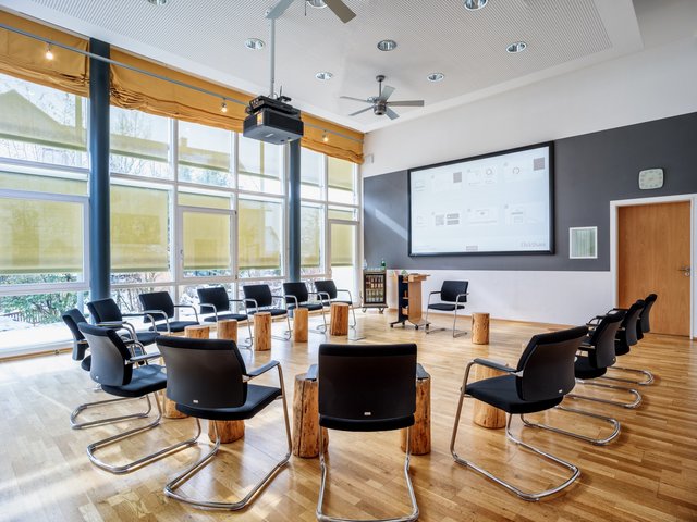 Romantik Hotel Hirschen: picture gallery Empty meeting room with chairs in a circle and large projection screen