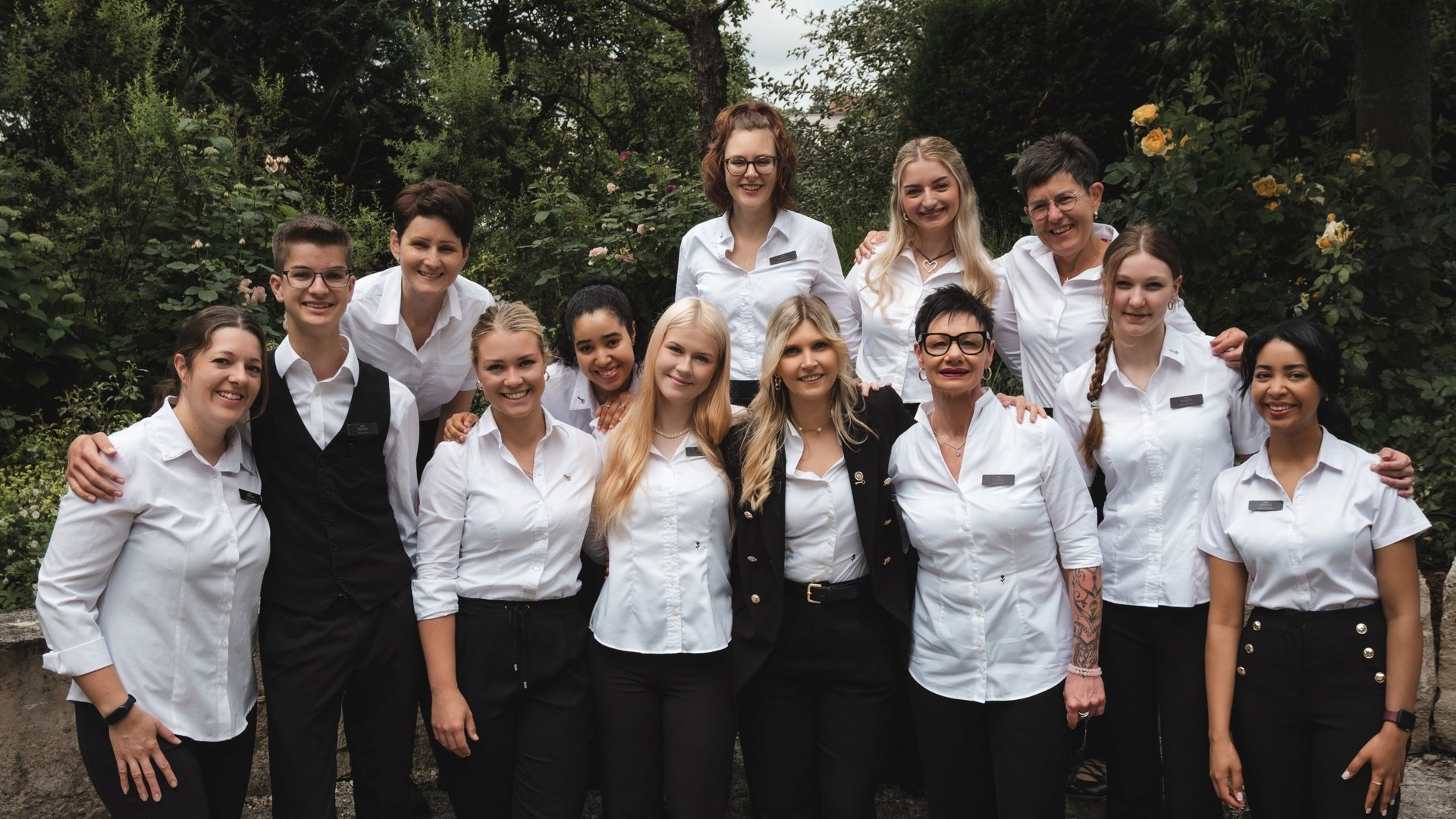 Guesthouse in Parsberg: A salute to great taste Group photo of staff in white shirts in front of green foliage