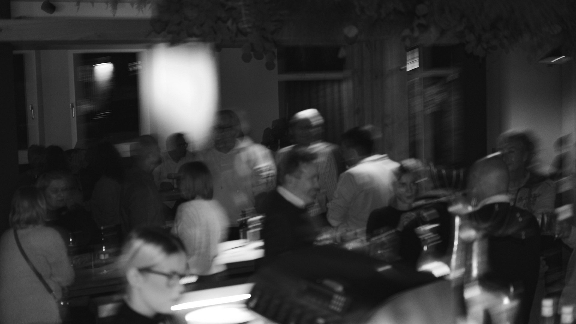Hirschenblobb: Our bar People in a dark room, blurred motion, social gathering