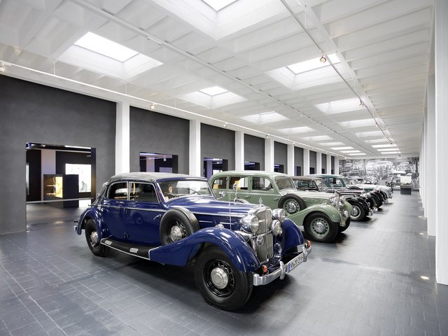 Romantik Hotel Hirschen: picture gallery Row of classic vintage cars in a museum with white interior
