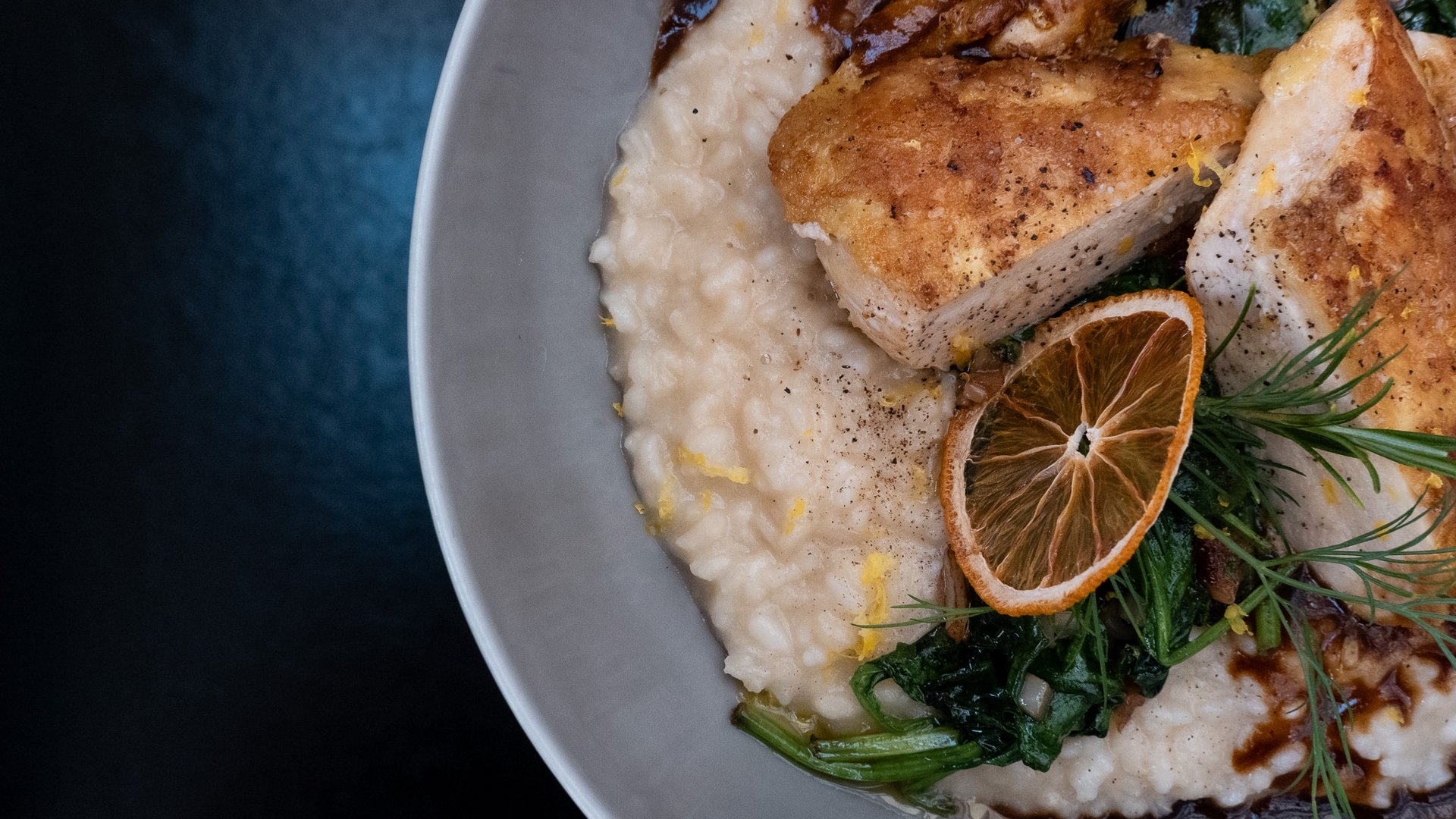 Guesthouse in Parsberg: A salute to great taste Pan-seared chicken with rice, green vegetables, and lemon slice on plate
