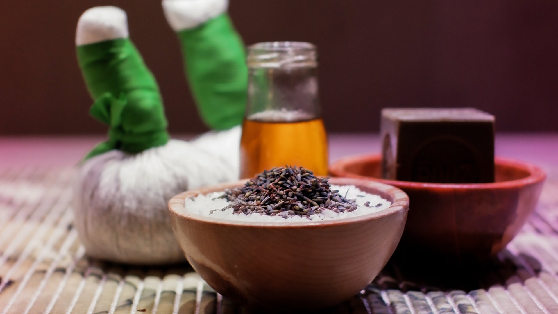 Wellness in der Oberpfalz: Massage & Beauty Wellness-Set mit Massageball, Öl, Salz und Lavendel