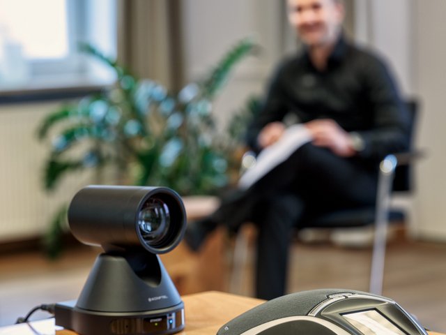 Romantik Hotel Hirschen: picture gallery Video conference camera and speakerphone on office table