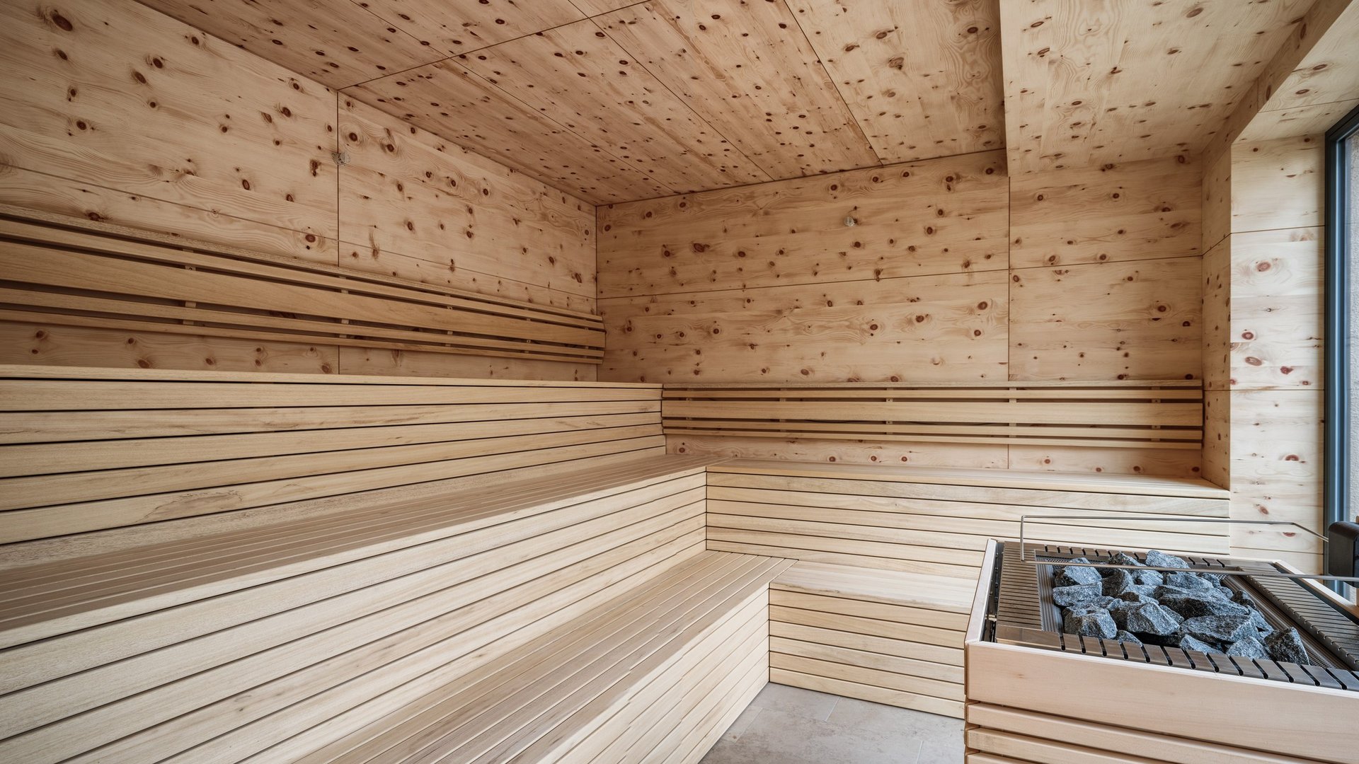Wellnesshotel in der Oberpfalz: schwitzen & schwimmen Moderner Saunaraum mit Holzverkleidung und Steinofen